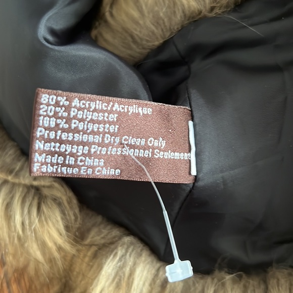 Danier chunky Faux Fur Warm Neck Scarf Hood Size OS - Picture 6 of 8